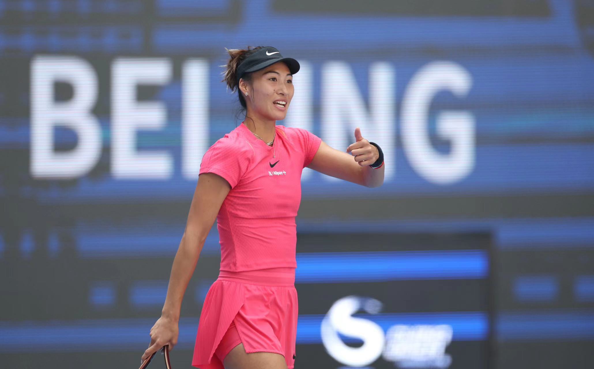 🎾中网女单第三轮：郑钦文2-0速胜波多罗斯卡 晋级16强